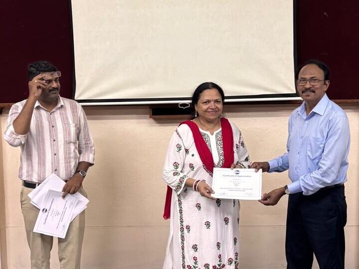 G S Smitha Nair is receiving a certificate of appreciation for serving as Timer at the Table Topics Practice Competition
