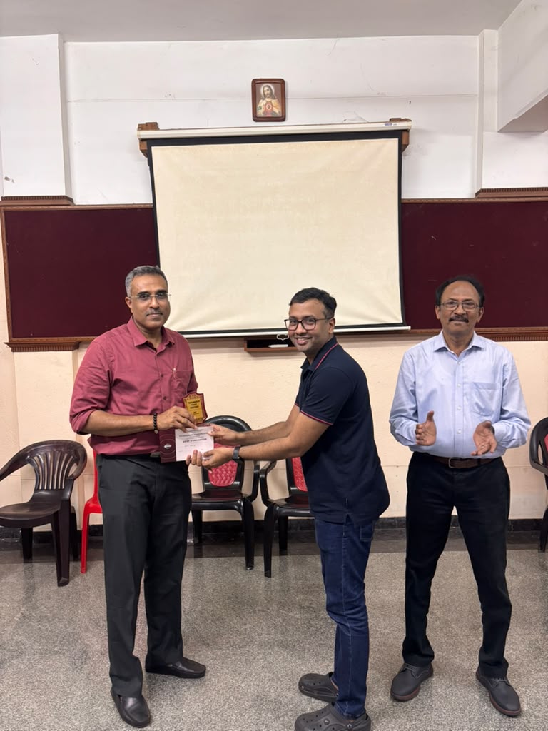 DTM George receiving the Best Evaluator award from General Evaluator TM Rakesh at Trivandrum Toastmasters Meeting 634
